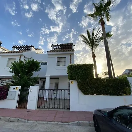 House With Private Pool Acces And Close To Beaches