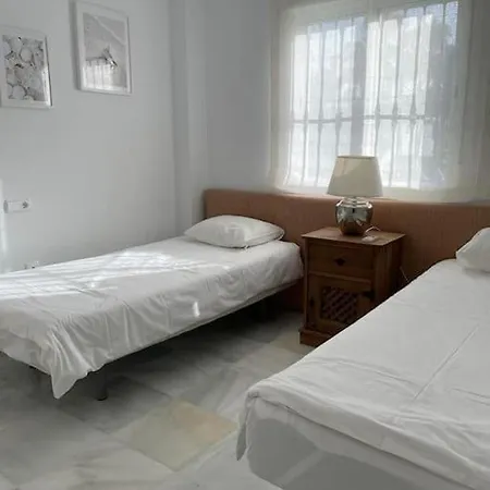 Villa House With Private Pool Acces And Close To Beaches *